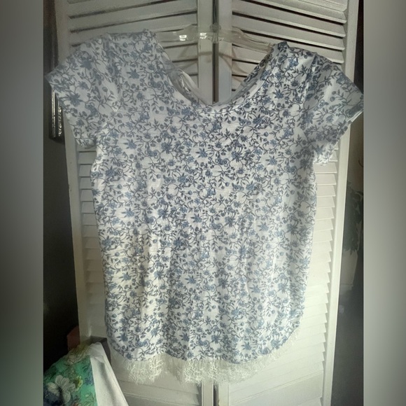 LC LAUREN CONRAD floral Short Sleeve Fitted T-Shirt - Picture 2 of 9